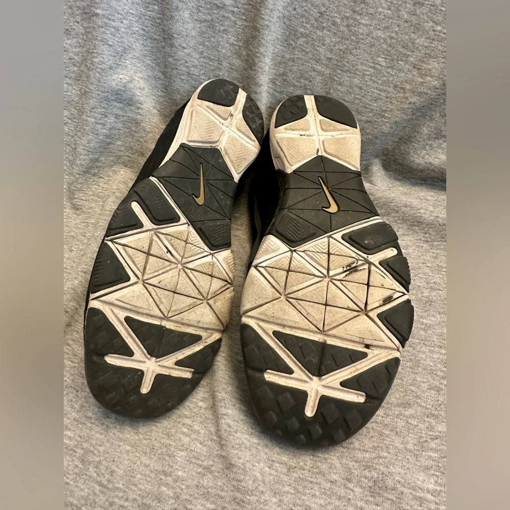 Size 9 Nike Trainers Sneakers flawed sporty walking shoes